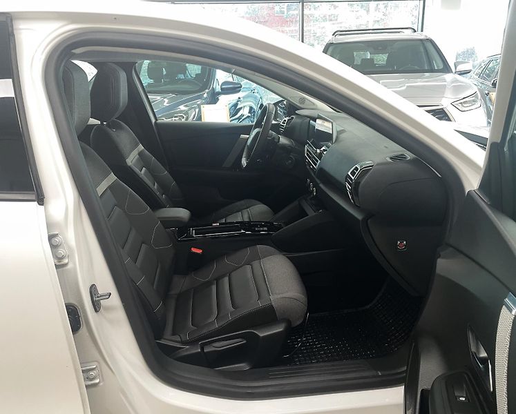 Citroën C4 (2024) PLUS 1.2 PT  130S&S EAT8 - fotka 11 z 23