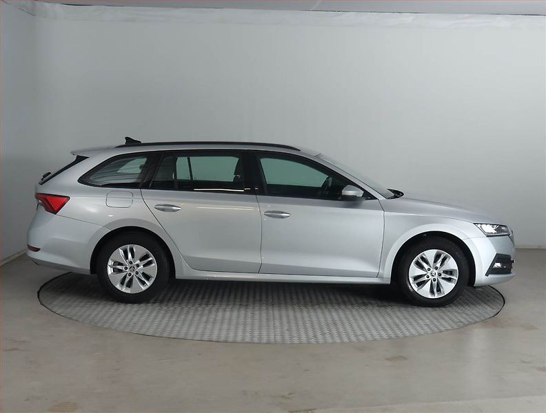 Škoda Octavia (2022) Ambition 2.0 TDI, ČR,1.maj - fotka 6 z 19