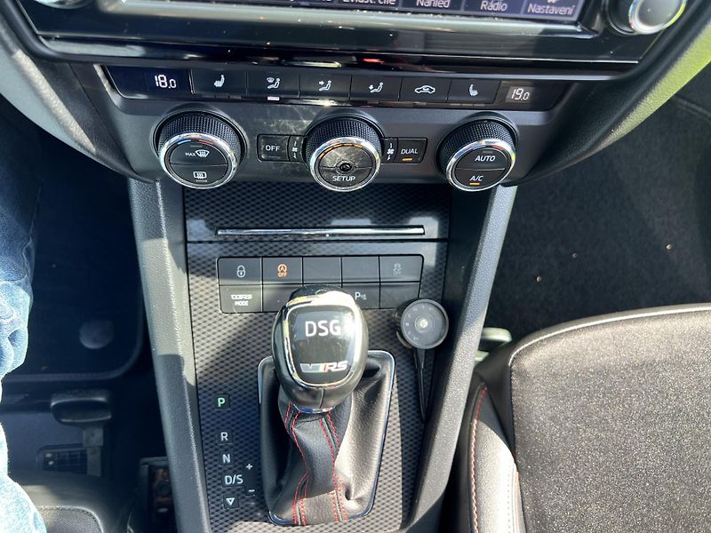 Škoda Octavia 2.0TDI 135KW,VRS,CHIP,TZ,NAVI - fotka 40 z 47