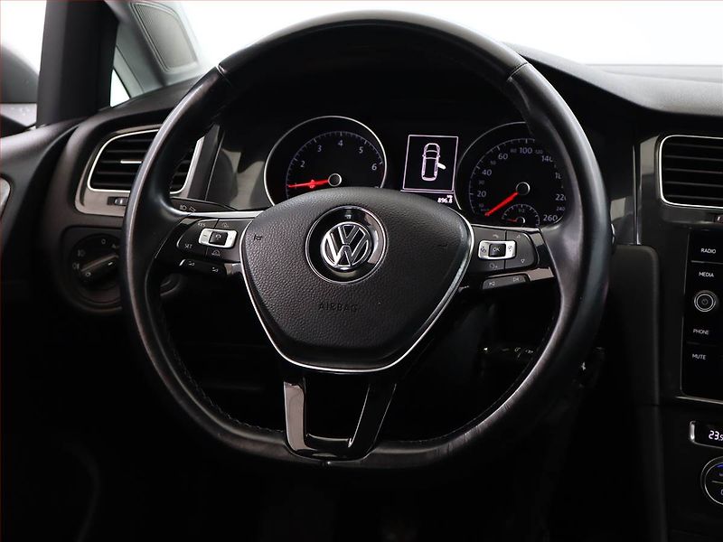 Volkswagen Golf (2018) 1.0 TSI, Tempomat - fotka 13 z 17