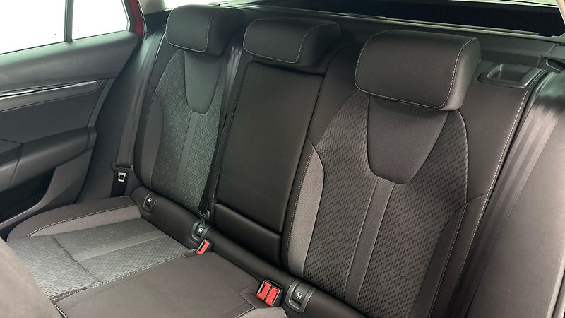 Škoda Octavia 2.0 TDI DSG Style Combi - fotka 16 z 27