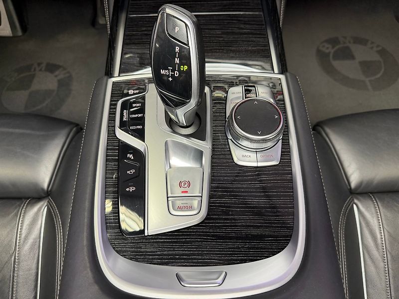 BMW Řada 7 750d xDrive M-PAKET, LASER, H& - fotka 26 z 40