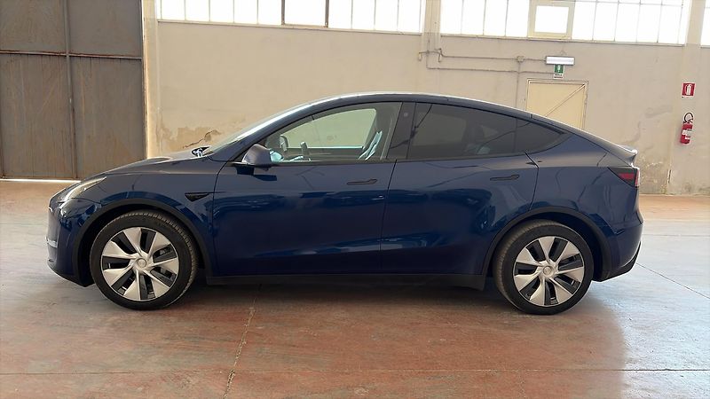 Tesla Model Y (2021) Long Range Dual Motor AWD - fotka 2 z 8