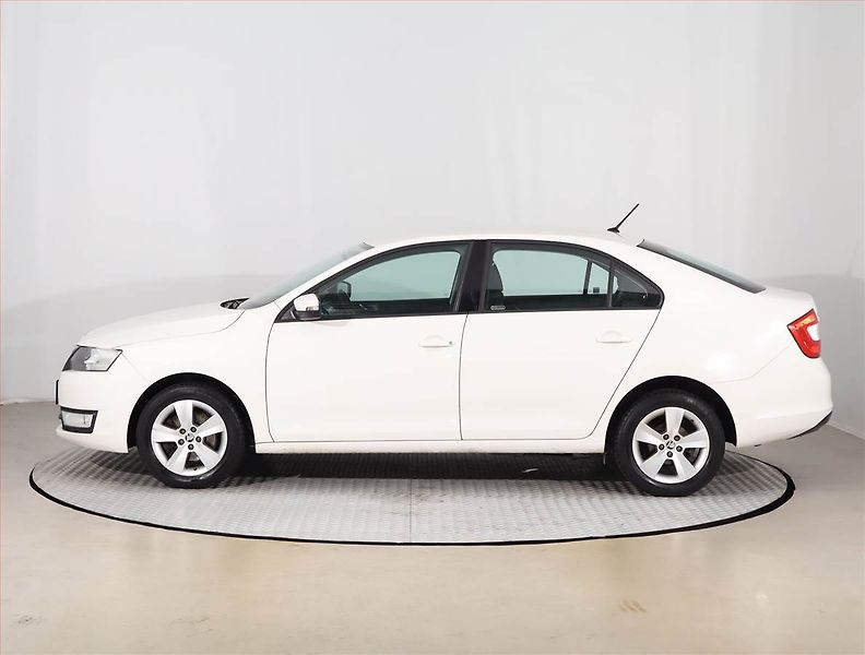 Škoda Rapid (2017) 1.2 TSI, Park. senzory - fotka 3 z 18