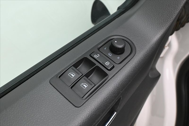 Volkswagen Caravelle 2,0 TDI 132kW Manuál Tažné Zár - fotka 26 z 31