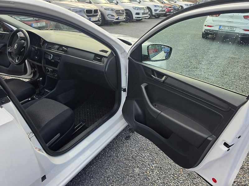 Škoda Rapid 1.0 TSi 64tkm - fotka 14 z 17