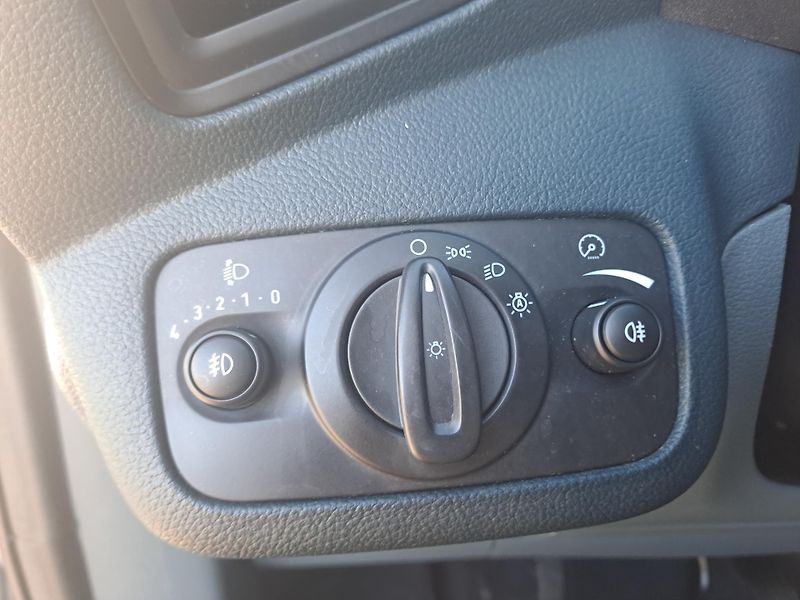 Ford C-MAX (2011) 1.6 77 KW, SERVISKA,PĚKNÝ STAV - fotka 22 z 33