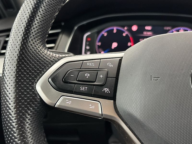Volkswagen Passat R-LINE DSG - fotka 23 z 29