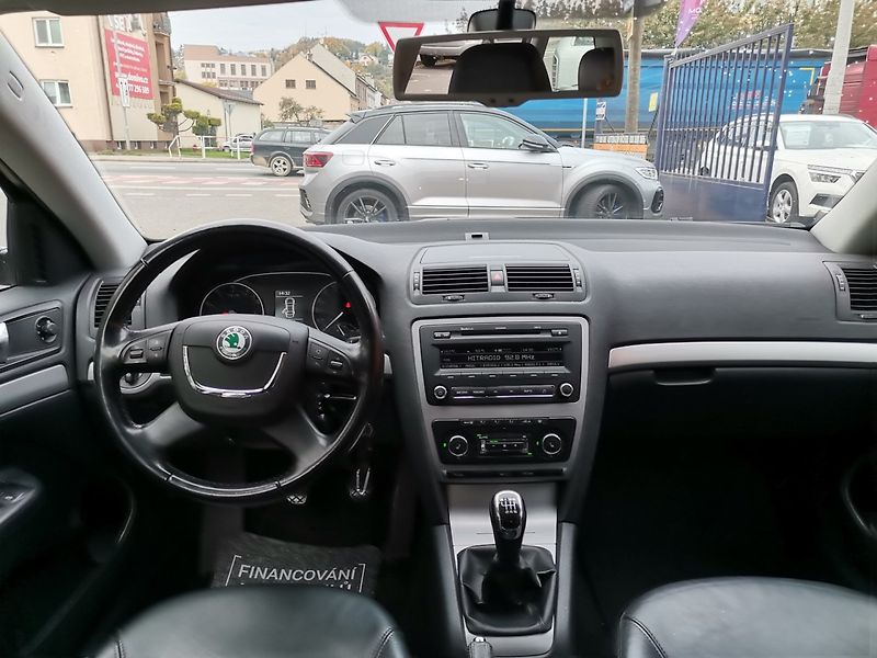 Škoda Octavia (2012) 1.4TSi 90kw Elegance PDC - fotka 11 z 27