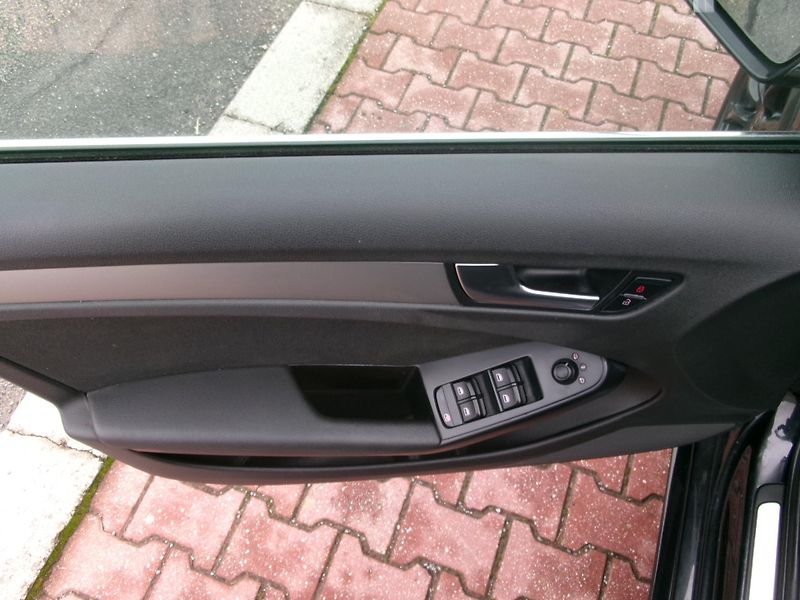 Audi A4 (2008) 2,0TDI AC TEMP VÝHŘEV ALU - fotka 20 z 31