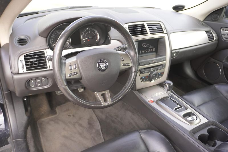 Jaguar XK8 4,2I AUT. - fotka 26 z 41