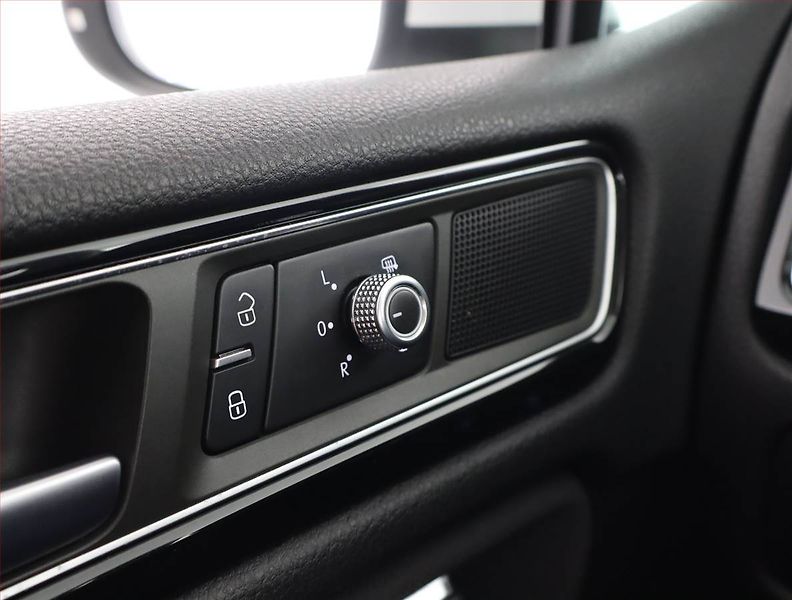Volkswagen Touareg (2016) 3.0 TDI, 4X4, Automat - fotka 16 z 24