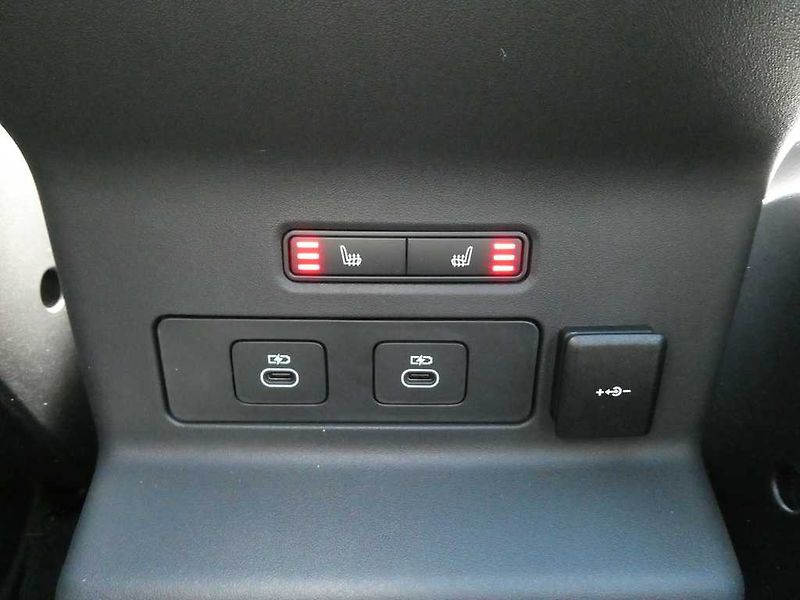 Land Rover Range Rover Velar 3,0 Dynamic SE D300 - fotka 16 z 40