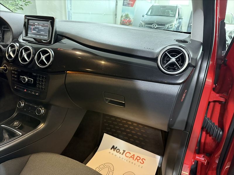 Mercedes-Benz Třídy B 1,8   CDi BI-XEN NAVI VÝHŘEV - fotka 22 z 40