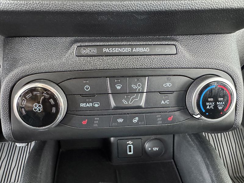 Ford Focus 1,5TDCi 88kW*Navi*Vyhř.Volant - fotka 20 z 32