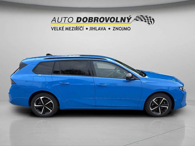 Opel Astra Edition ST 1.2 TURBO (96kW/130 - fotka 9 z 23