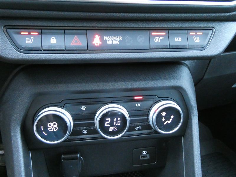 Dacia Sandero 1,0 TCe 67kW Comfort, navigace - fotka 28 z 38