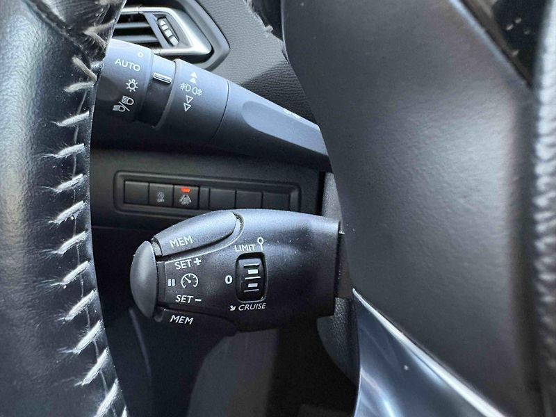 Peugeot 308 (2018) Allure 1.6 BlueHDi EAT6 - fotka 15 z 41