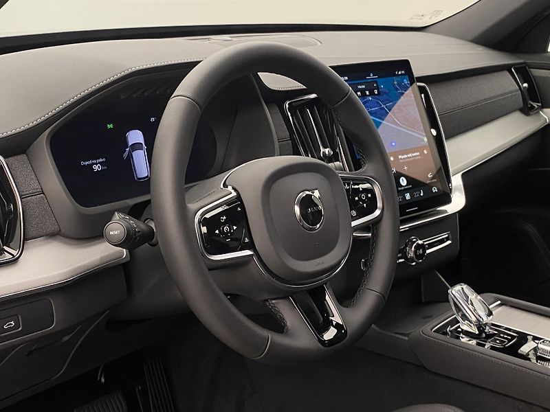 Volvo XC90 (2026) B5 AWD AUT BLACK EDITION PLUS  - fotka 4 z 73
