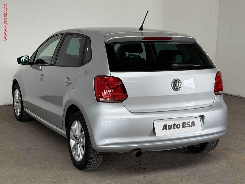 Volkswagen Polo (2012) 1.2 TSi, Style, výhřev sed - fotka 6 z 15