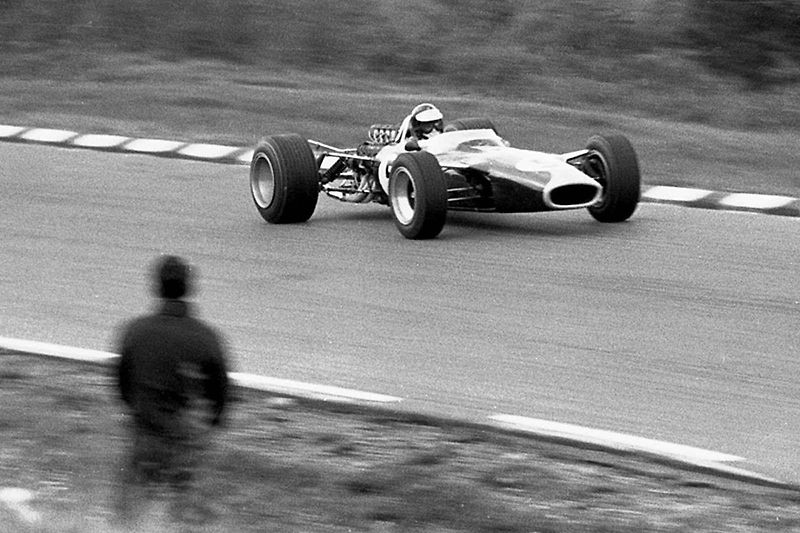 Magazín Motor Sport sestavil žebříček 10 nejúspěšnějších závodních jezdců světa. Tomu vévodí trojice Jim Clark, Lewis Hamilton a Ayrton Senna.