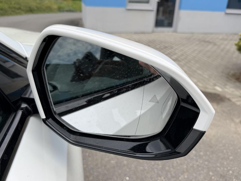 BMW Řada 5 540D xDRIVE M SPORT Individual - fotka 35 z 37