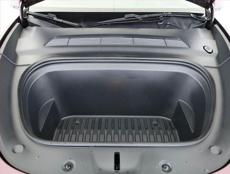 Tesla Model Y (2024) Long Range RWD 79kWh, SoH 92% - fotka 18 z 22