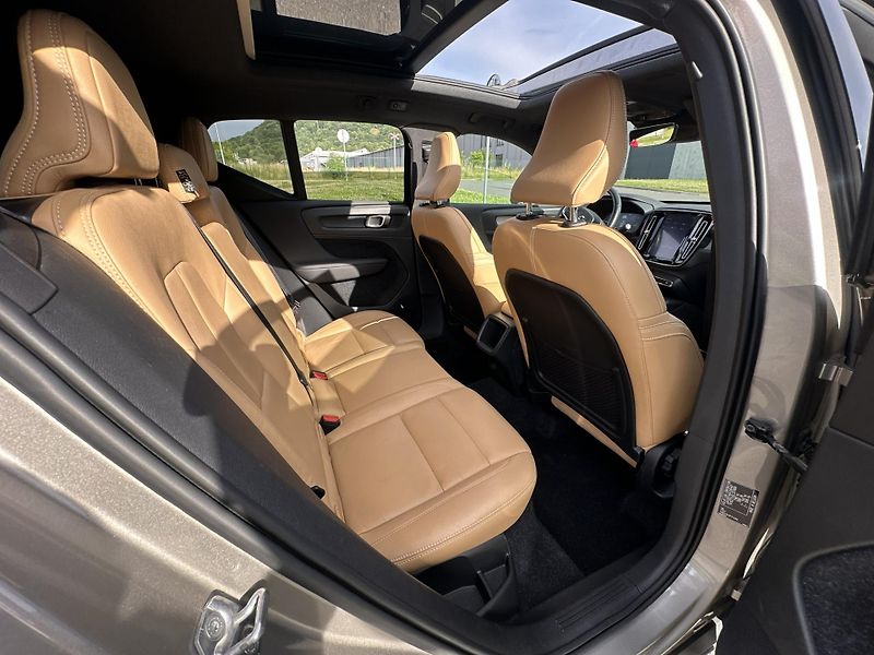 Volvo XC40 (2020) D3|Ins|Pano|Kam|Kůže|Tažné|Top - fotka 11 z 16