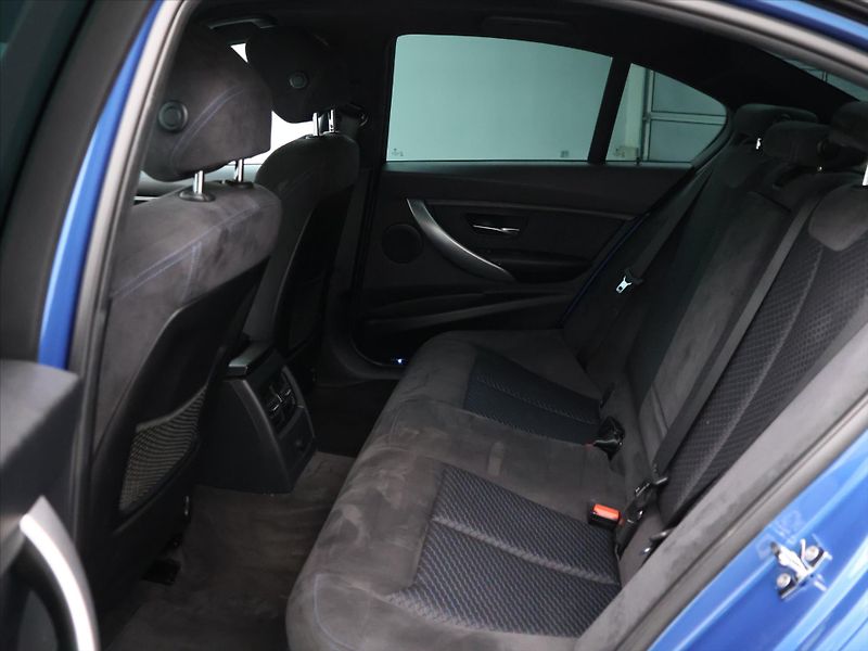 BMW Řada 3 2,0 320d 135 kW CZ M Paket - fotka 13 z 29