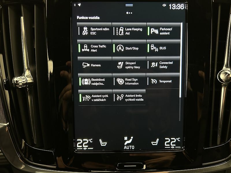 Volvo V90 2.0 D5 4x4 R-Design - fotka 21 z 30
