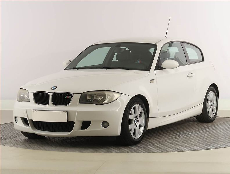BMW Řada 1 (2008) 116i - fotka 2 z 15