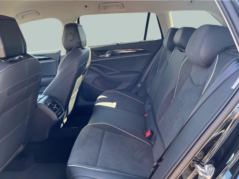 Volkswagen Passat ELEGANCE 2,0 TDI 7DSG 110 kW - fotka 12 z 25
