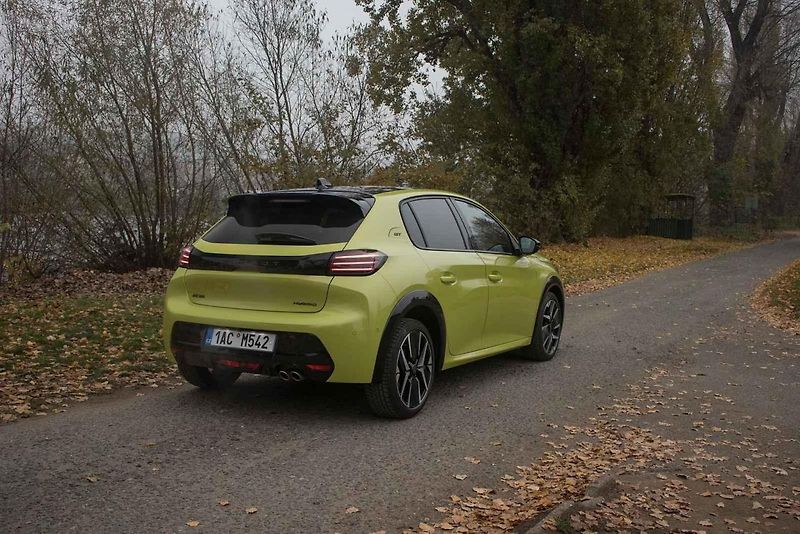test Peugeot 208 hybrid