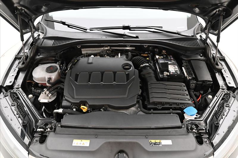 Škoda Superb 2,0 TDI 110kW DSG NAVIGACE Zár - fotka 9 z 30