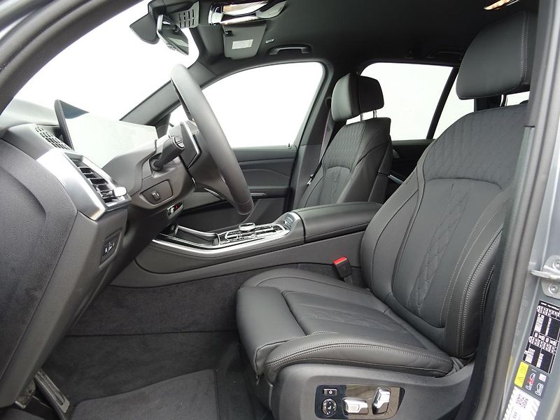 BMW X5 xDrive50e - fotka 2 z 6