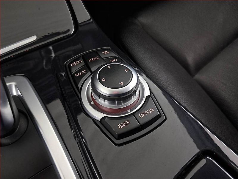 BMW Řada 5 (2012) 520d, Automat, Kůže, Navi - fotka 16 z 23