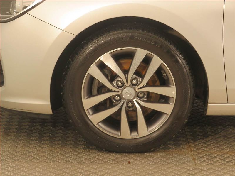 Hyundai i30 (2017) Comfort 1.4 CVVT, Serv.kniha - fotka 14 z 18