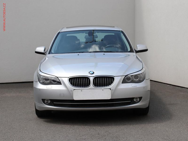 BMW Řada 5 (2008) 3.0 525i, AT, bixen, kůže - fotka 2 z 3