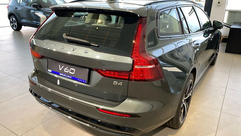 Volvo V60 (2026) PLUS DARK, B4, 145+10 kW / 197 - fotka 5 z 14