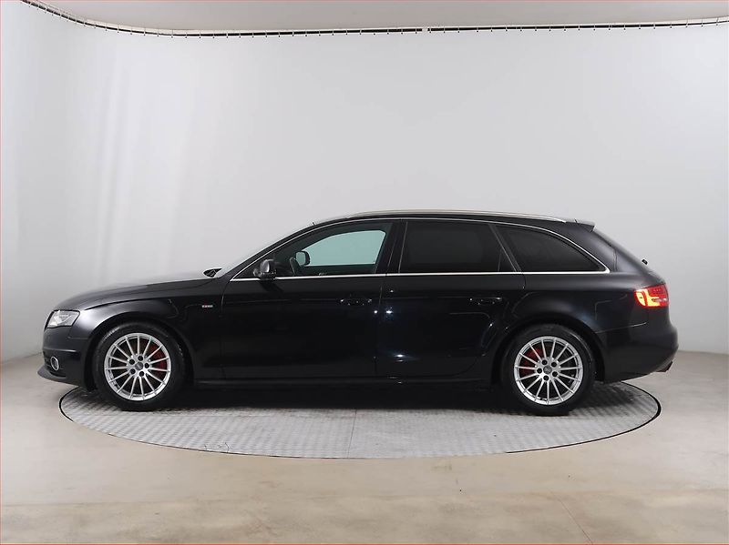 Audi A4 (2011) 1.8 TFSI, Serv.kniha, Xenony - fotka 3 z 17