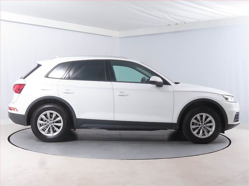 Audi Q5 (2019) Exclusive 2.0 TDI, 4X4 - fotka 6 z 16