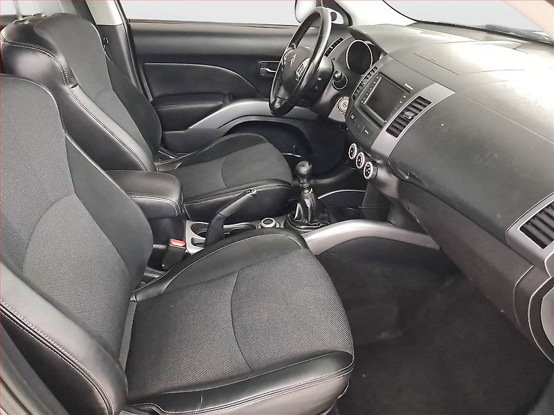 Citroën C-Crosser (2007) 2.2 HDI, 4X4, 7 míst - fotka 9 z 21