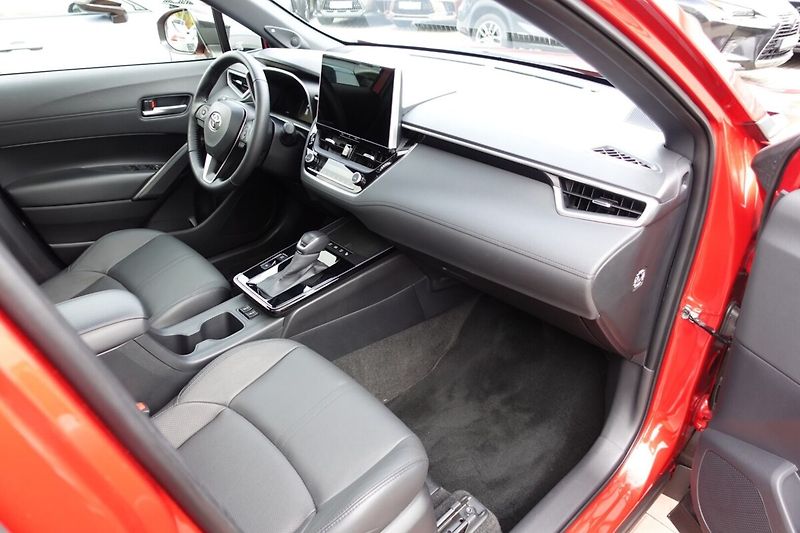 Toyota Corolla Cross 2,0 HEV Executive + Panorama 4 - fotka 12 z 37