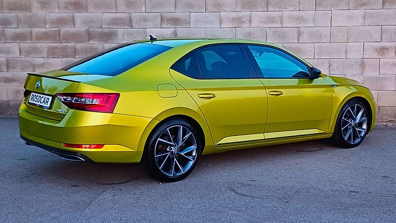 Škoda Superb 140kW TDI 4x4 SPORTLINE - fotka 4 z 47