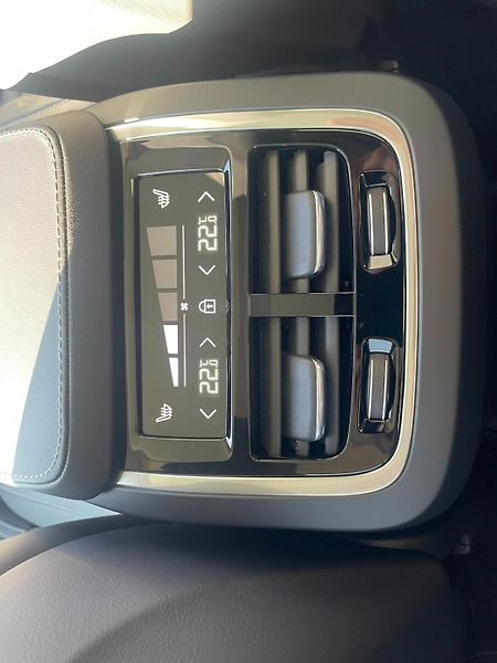 Volvo XC90 (2024) 4x4, Nejvyšší výbava, Vzduch.p - fotka 28 z 29