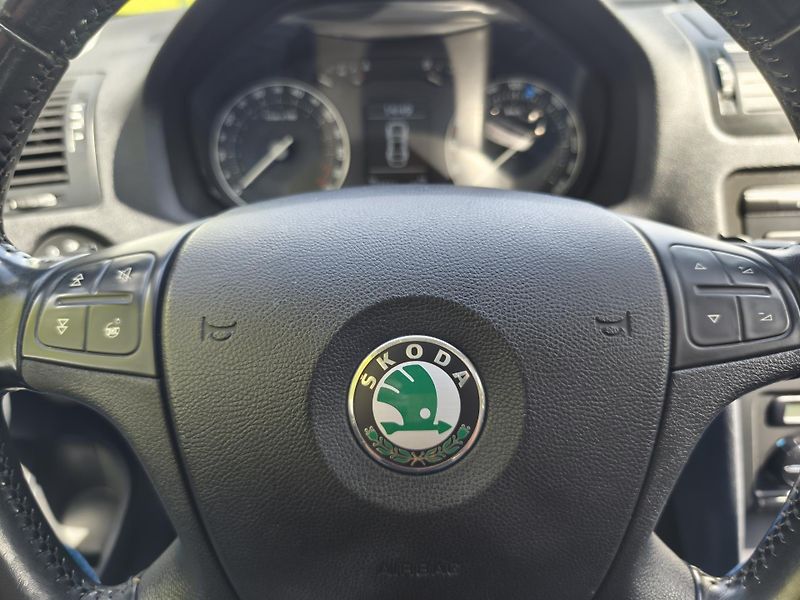 Škoda Octavia 2.0 FSI kombi Elegance LPG - fotka 29 z 29