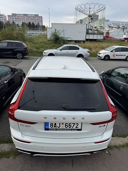 Volvo XC60 (2020) XC60 B4 Drive-E mHEV aut. Mome - fotka 3 z 27