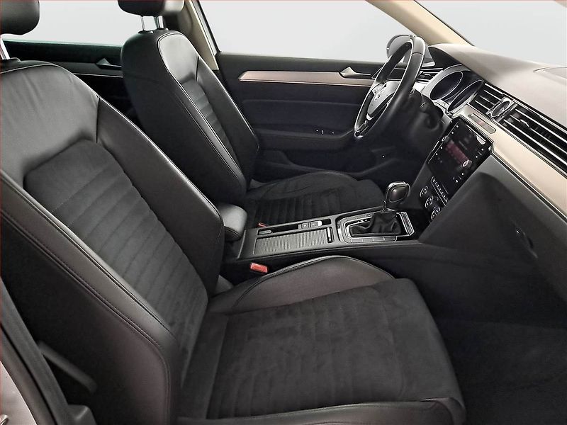 Volkswagen Passat (2019) 2.0 TDI, 4X4, Automat, Kůže - fotka 9 z 25