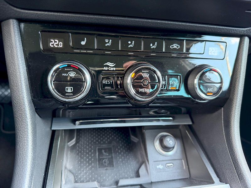 Škoda Superb (2022) 2.0 TDI 110kW Business - fotka 28 z 35