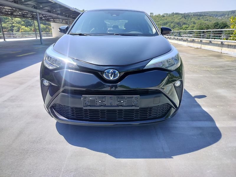 Toyota C-HR 1.8 Hybrid - fotka 2 z 27